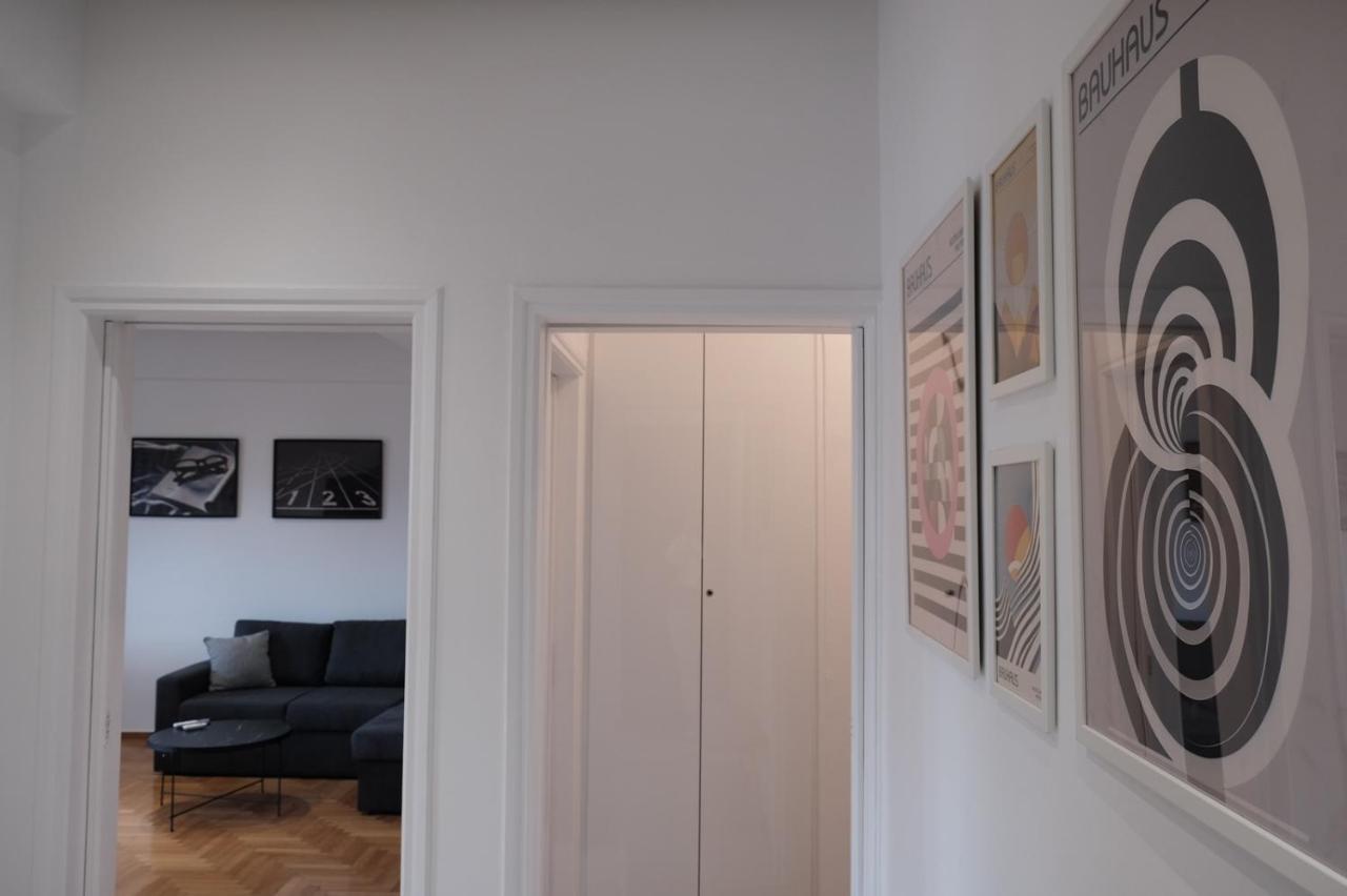Synpiraeus Apartments & Studios Екстер'єр фото